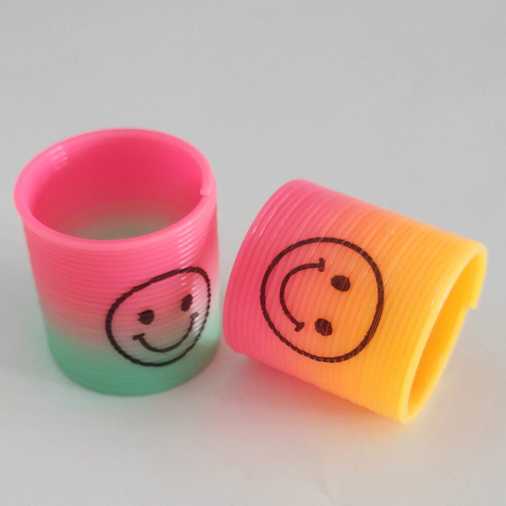 Children's educational toys colorful spring ring mini rainbow ring multi-color rainbow ring nostalgic elastic ring smile